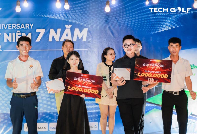 Đội Đại đoàn kết và Puzzles lần lượt nhận các giải Energy và Big Idea