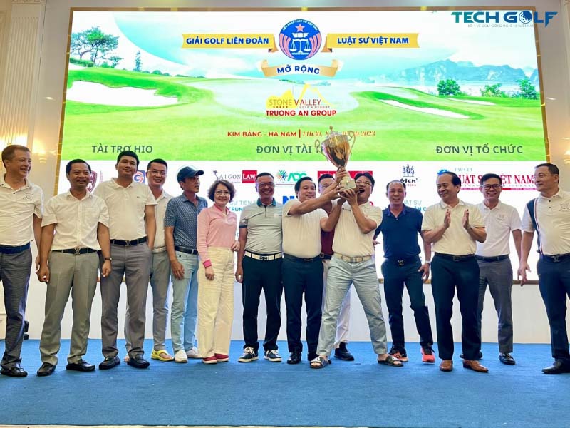 Giải đồng đội được trao cho CLB Luật sư miền Bắc