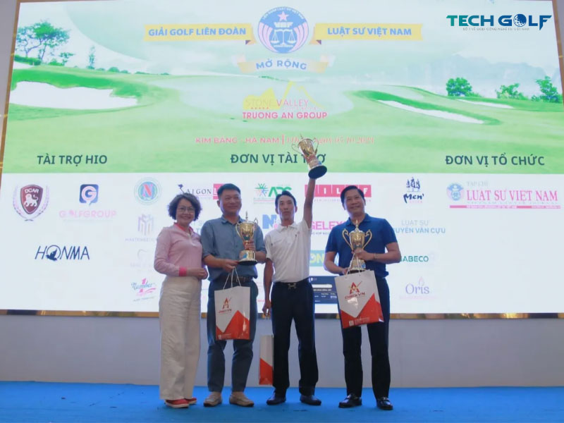 Các golfer giành giải Nhì các bảng A, bàng B, bảng C