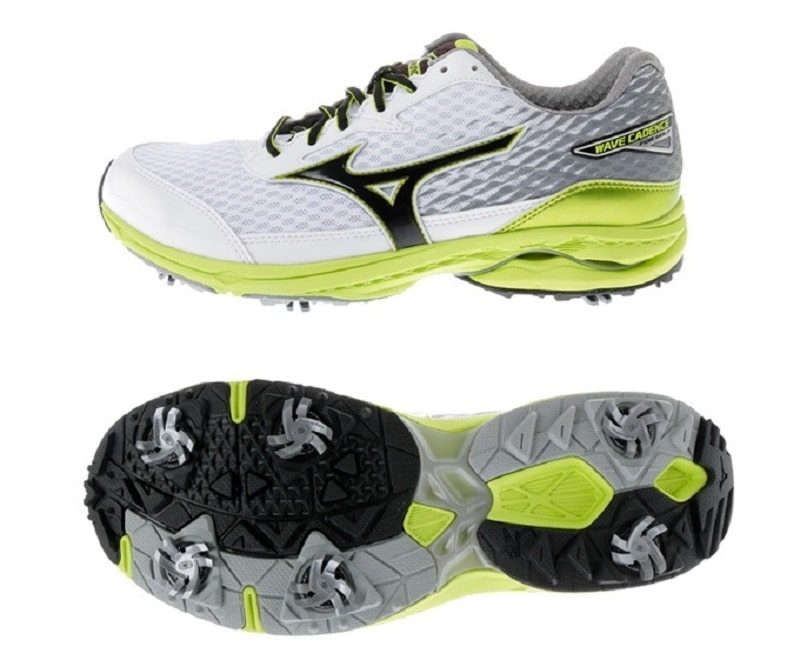 Đế giày golf được làm bằng chất liệu cao su êm ái