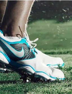 Giày đánh golf hãng Nike có trọng lượng nhẹ