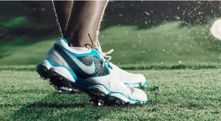 Giày đánh golf hãng Nike có trọng lượng nhẹ