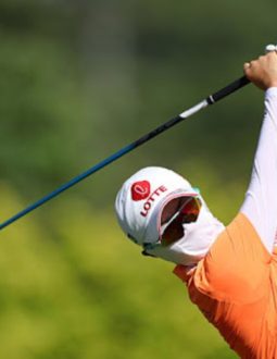 Khẩu trang đánh gôn được xem là phụ kiện golf quan trọng với mỗi golfer khi ra sân