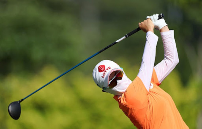 Khẩu trang đánh gôn được xem là phụ kiện golf quan trọng với mỗi golfer khi ra sân
