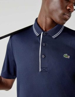 Mỗi năm, thương hiệu Lacoste cho ra mắt nhiều mẫu quần áo golf chất lượng cao