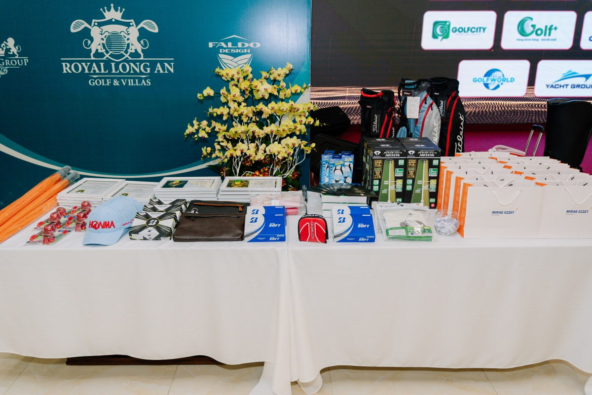 Những món quà giá trị từ các nhà tài trợ