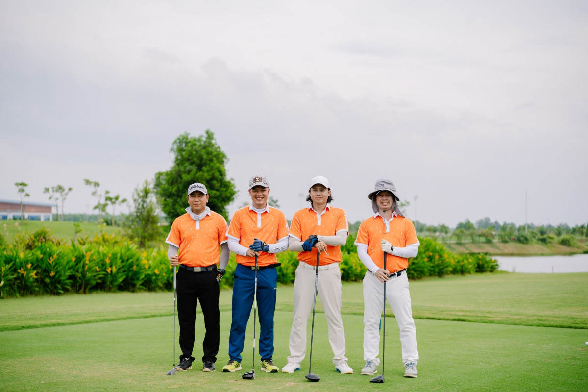 Các golfer tham dự giải golf