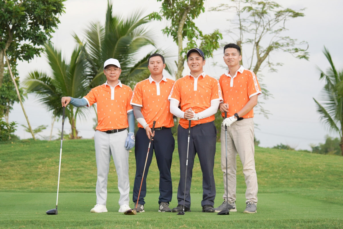 Golfer hào hứng tham gia giải golf