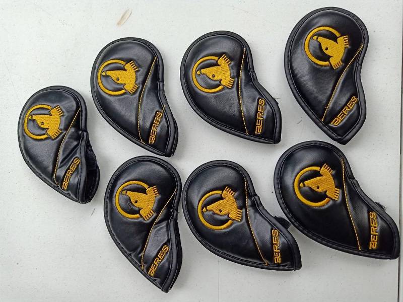 Bọc gậy golf Honma Beres có thiết kế sang trọng và làm từ da cao cấp