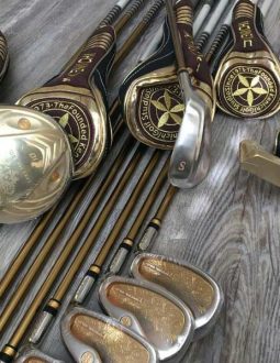 Sản phẩm sở hữu vẻ ngoài sang trọng và đẳng cấp nhờ kết hợp 2 tông màu vàng - xám