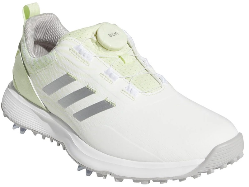 Giày golf có họa tiết thể thao năng động, tạo điểm nhấn ấn tượng