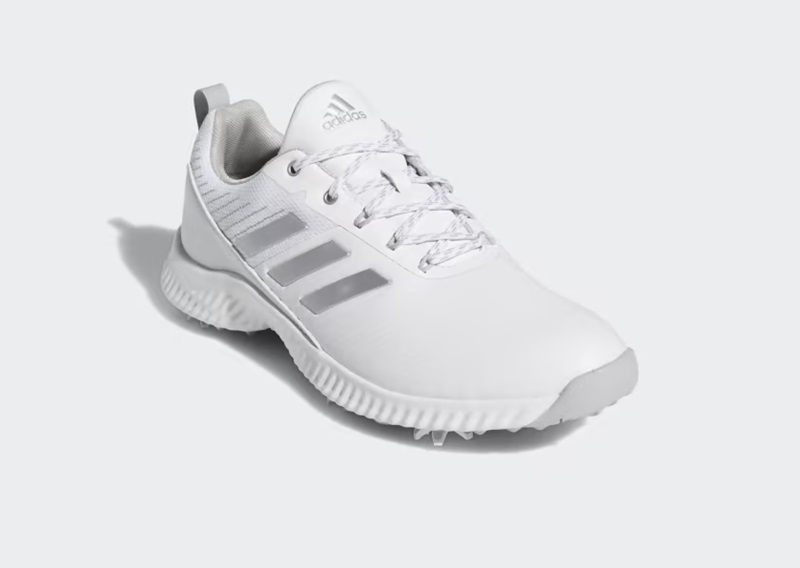 Giày golf được làm từ chất liệu vải mềm được định hình phom dáng từ khi sản xuất