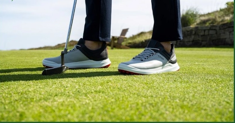 Đế ngoài của giày được ứng dụng công nghệ E - DTST ™ TWIST tạo độ bám cực tốt