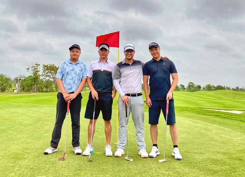 Học đánh golf ở câu lạc bộ golf là một cách được nhiều golfer sử dụng