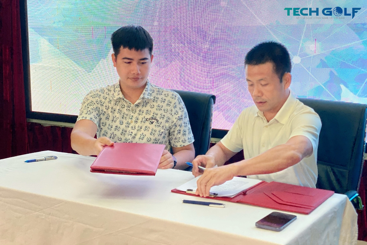 Đại diện hai bên trao đổi và thỏa thuận ký kết hợp tác bền chặt