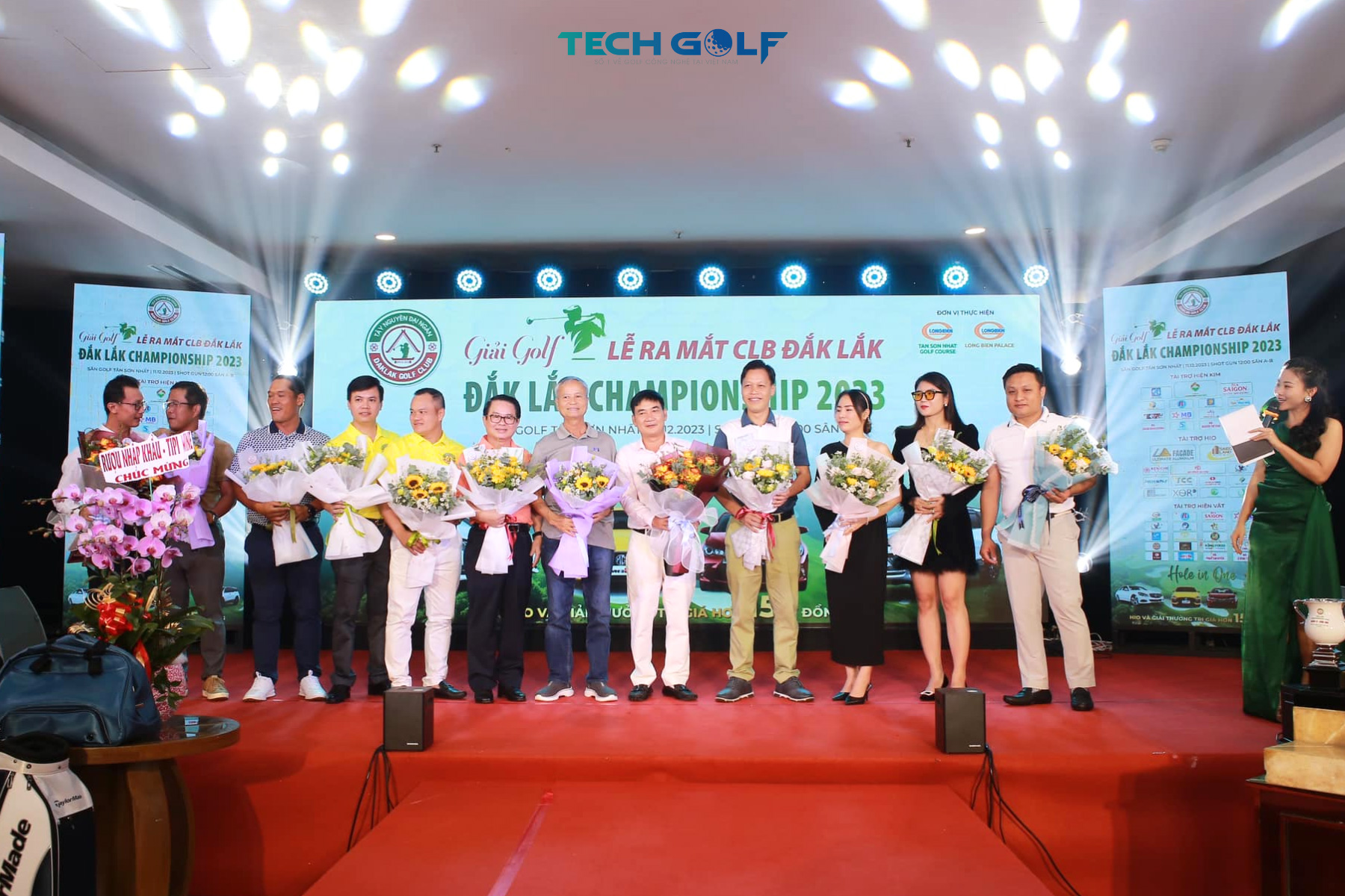 Ban chủ tịch CLB tri ân các nhà tài trợ của giải đấu