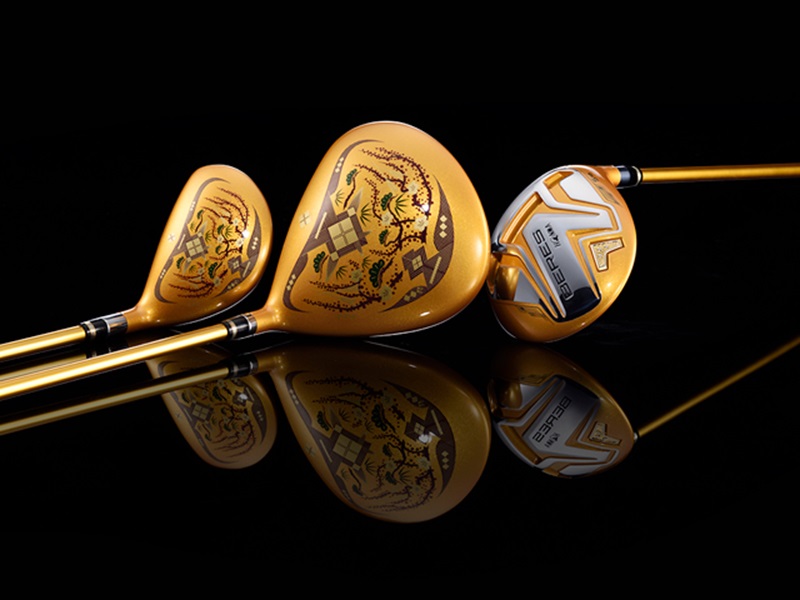 Gậy golf Honma 3 sao được làm bằng kim loại quý, tạo điểm nhấn bằng vàng 24K