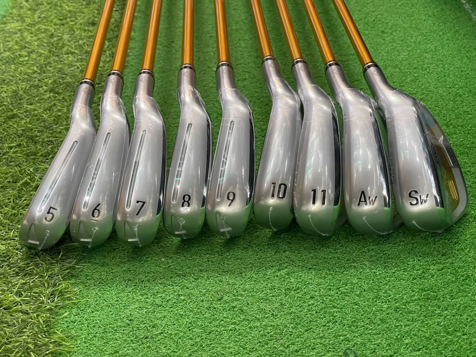 Bộ gậy sắt sở hữu đầu gậy L-Cup 3D siêu bền và giúp cải thiện tốc độ