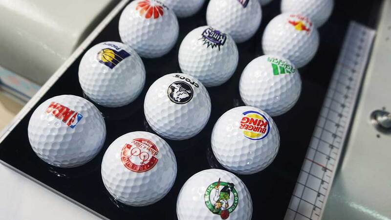 Hình in càng đơn giản, bóng golf càng đẹp mắt, cân đối