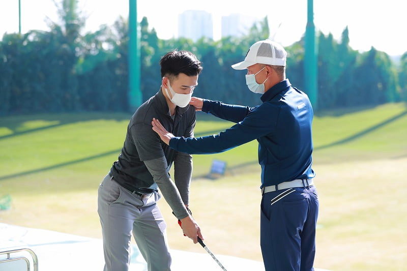 Chi phí thuê huấn luyện viên phụ thuộc vào nhiều yếu tố