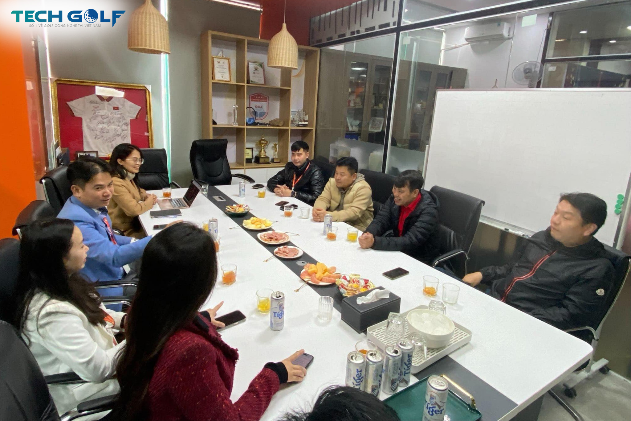 Các đại biểu thảo luận về kế hoạch tổ chức chuỗi giải golf 3D