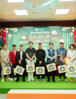 Techgolf tặng món quà tri ân cho các đối tác golf công nghệ