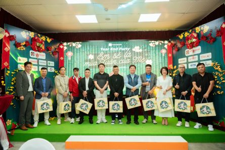 Techgolf tặng món quà tri ân cho các đối tác golf công nghệ