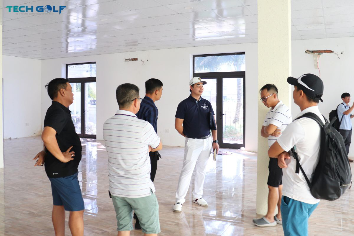 Giám đốc Tuấn Anh tư vấn chuyên sâu về dự án phòng golf 3D kết hợp cà phê