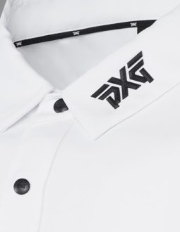 Áo golf được may phom chuẩn, giúp tôn lên vóc dáng của người mặc