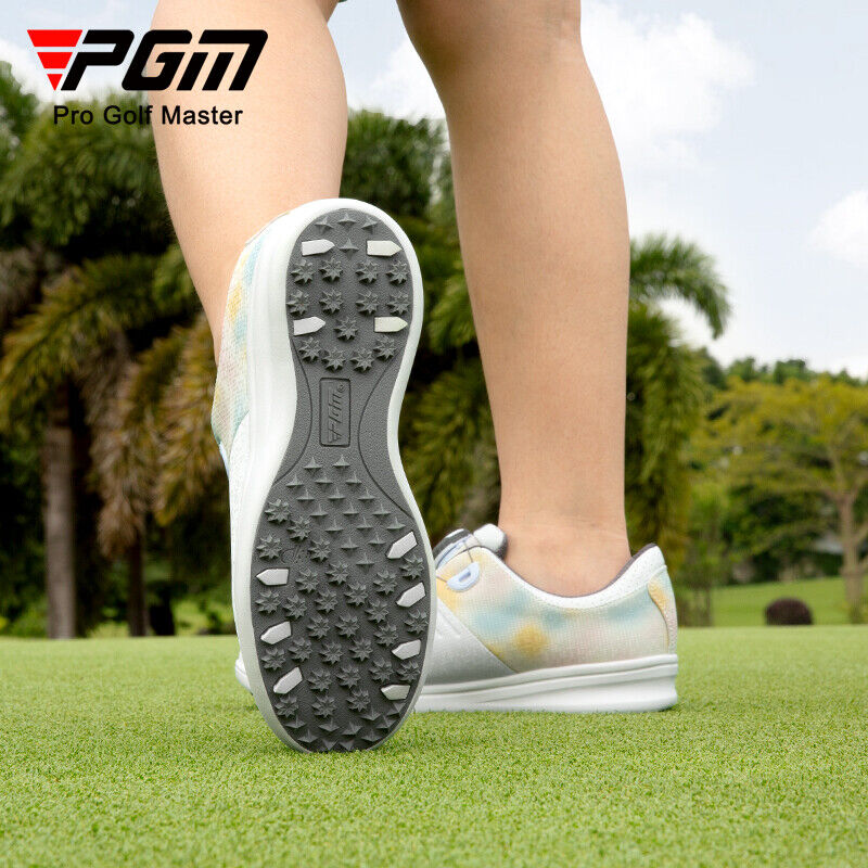 Giày golf PGM dành cho golfer nữ có giá thành rất phải chăng