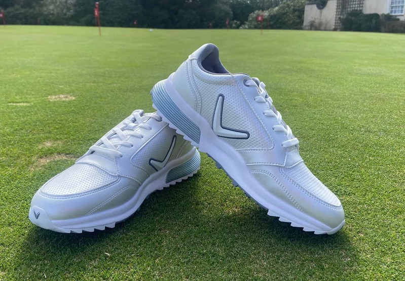 Giày chơi golf của Callaway nhẹ, êm, thoáng khí, thoát mồ hôi tốt