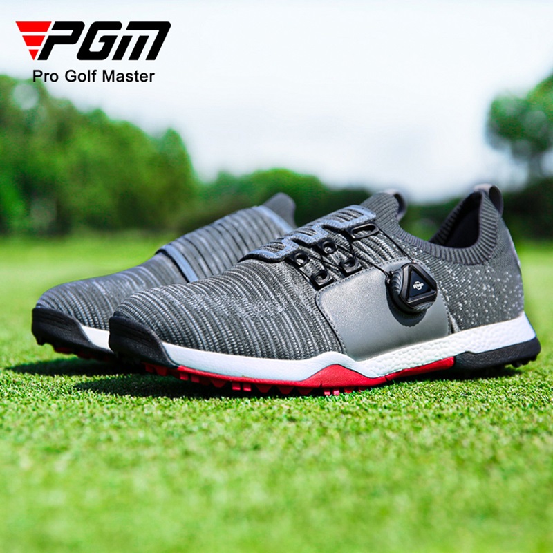 Người chơi nên lựa chọn size giày phù hợp với chân để thoải mái hơn khi di chuyển