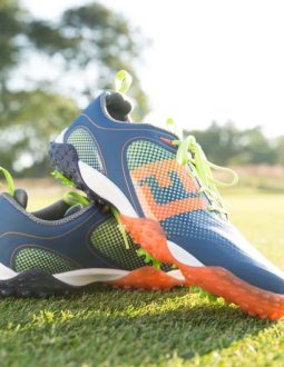 FootJoy kết hợp rất nhiều tông màu nổi bật để thiết kế đôi giày