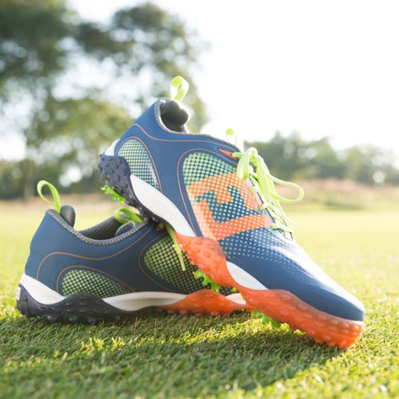 FootJoy kết hợp rất nhiều tông màu nổi bật để thiết kế đôi giày