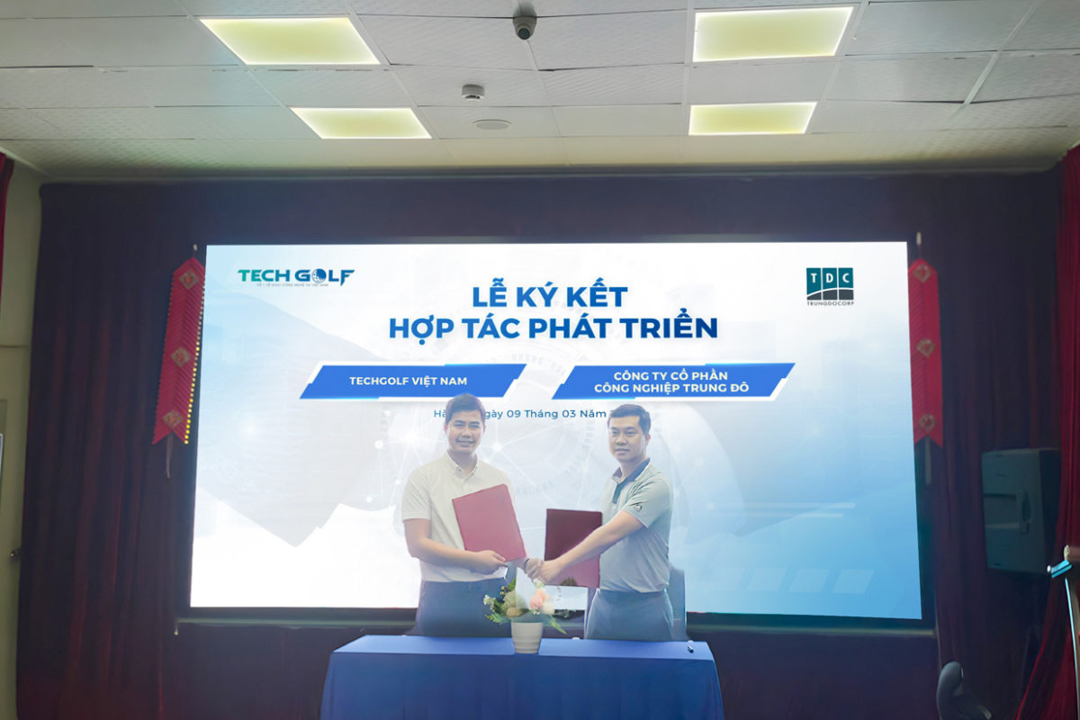 Buổi lễ ký kết diễn ra trong không khí vui vẻ