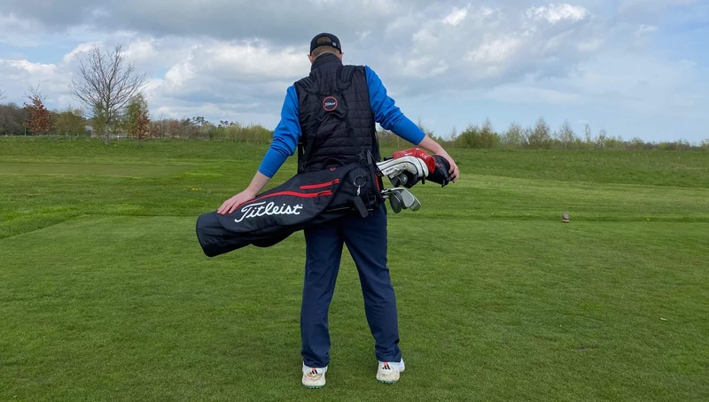 Titleist Premium Carry Bag có form “bút chì" rất gọn nhẹ