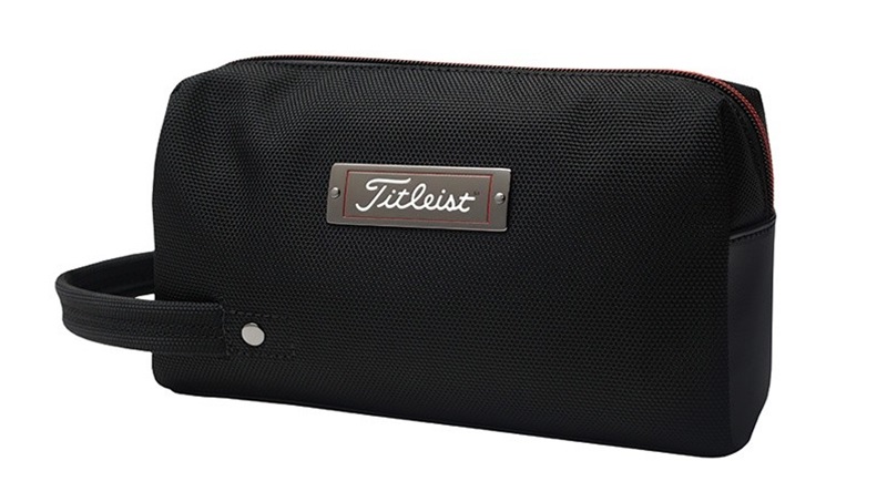 Túi gôn cầm tay được làm từ nhiều chất liệu cao cấp khác nhau