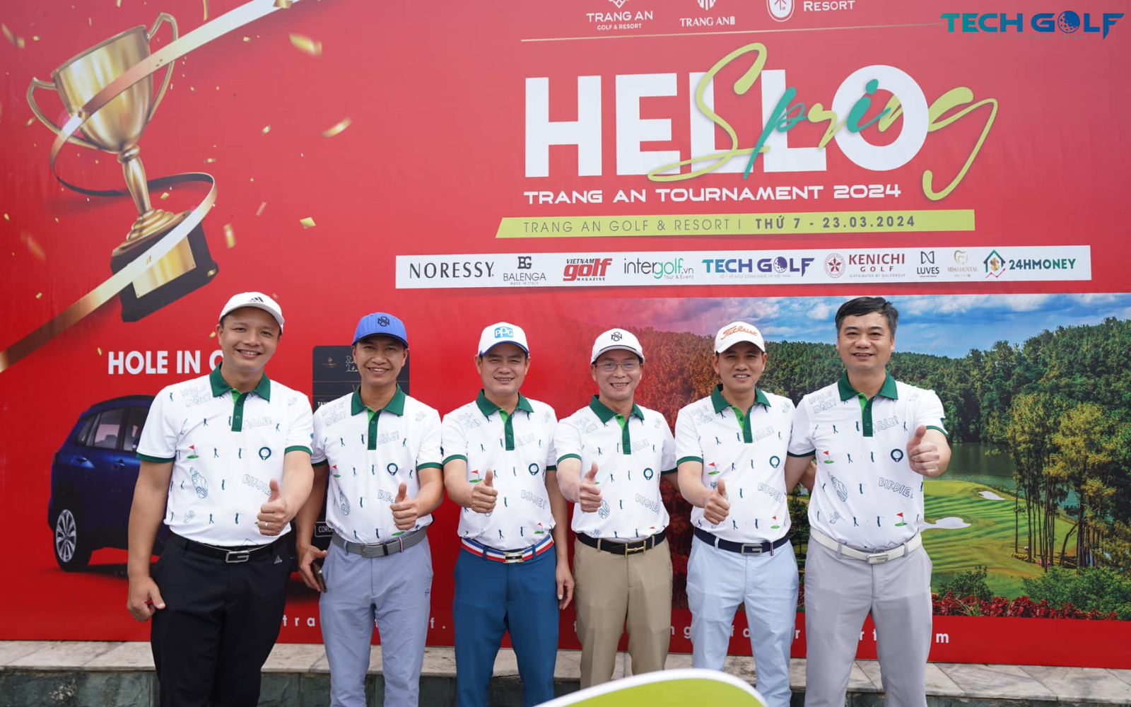 Các golfer check-in trước thềm giải đấu