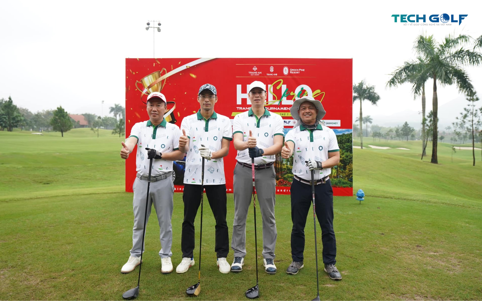 Các golfer hào hứng khi tham gia giải golf quy mô lớn có giải thưởng giá trị