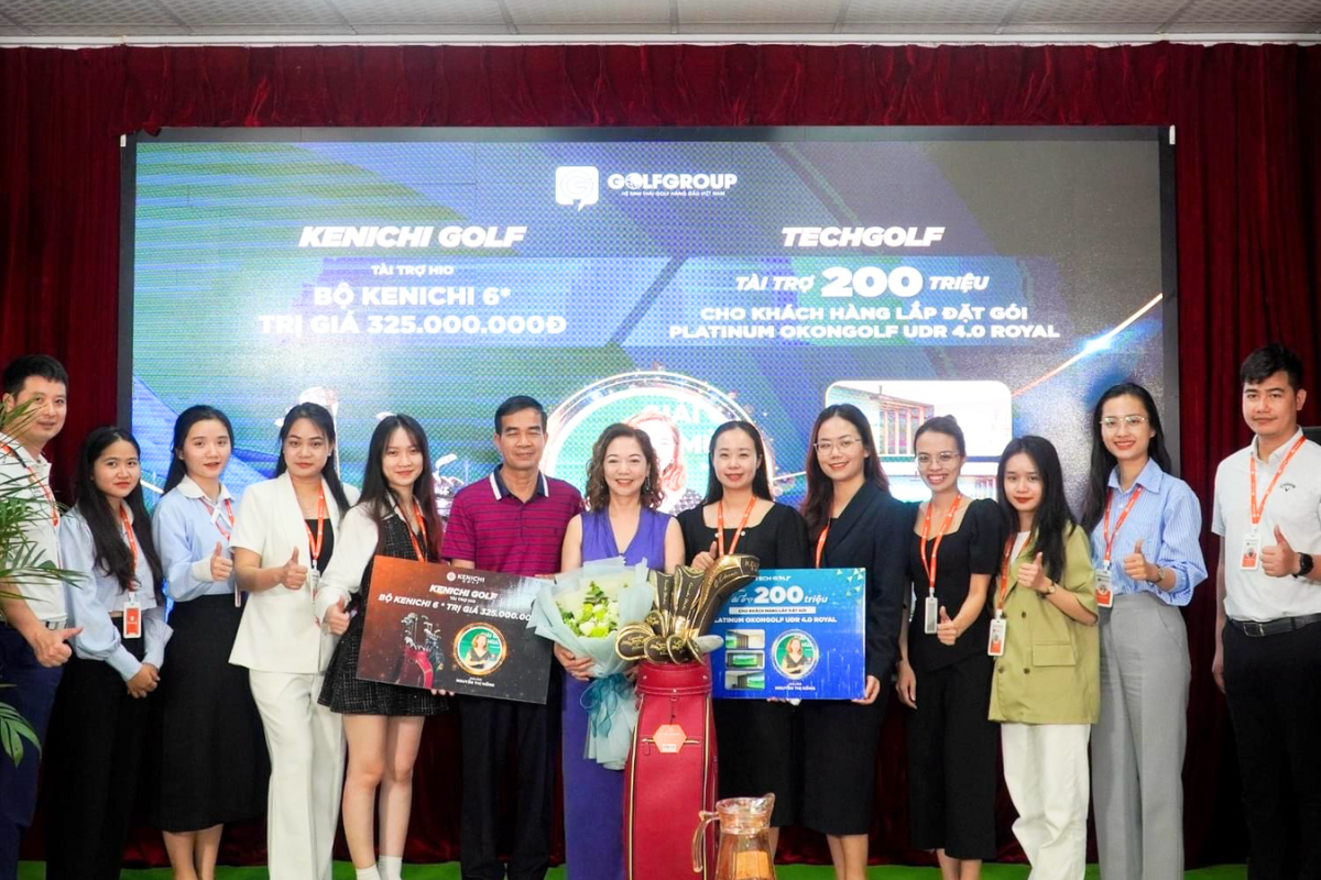 Buổi lễ trao giải diễn ra trong không khí long trọng những không kém phần ấm cúng, gần gũi