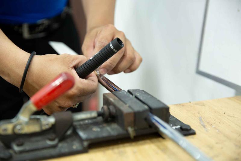 Thay grip yêu cầu độ chính xác cao