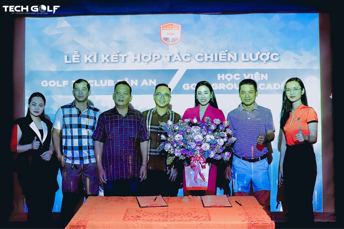Buổi lễ ký kết diễn ra dưới sự chứng kiến của đông đảo golfer Long An và các đối tác, khách mời